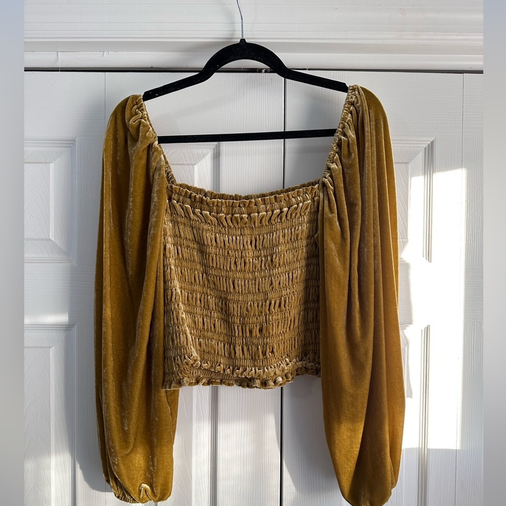 Anthropologie Gold velvet puff sleeved blouse size medium